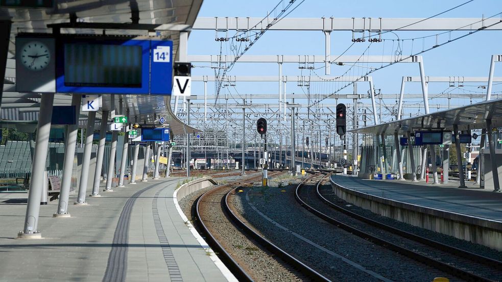 Wegen eines Bahnstreiks in den Niederlanden fallen am Dienstag auch die meisten Züge von Deutschland nach Amsterdam aus (Archivbild). Foto: Peter Dejong/AP/dpa