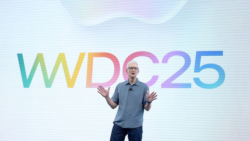 Apple-Chef Tim Cook begrüßte die Teilnehmer der WWDC mit einer kurzen Ansprache. Die Neuigkeiten stellte der Konzern wieder mit einem Video vor. Foto: Jeff Chiu/AP/dpa