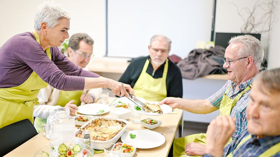 Offiziell heißt der Termin „Das Leben wieder schmecken: Kochkurs für trauernde Männer“ Foto: Uwe Anspach/dpa