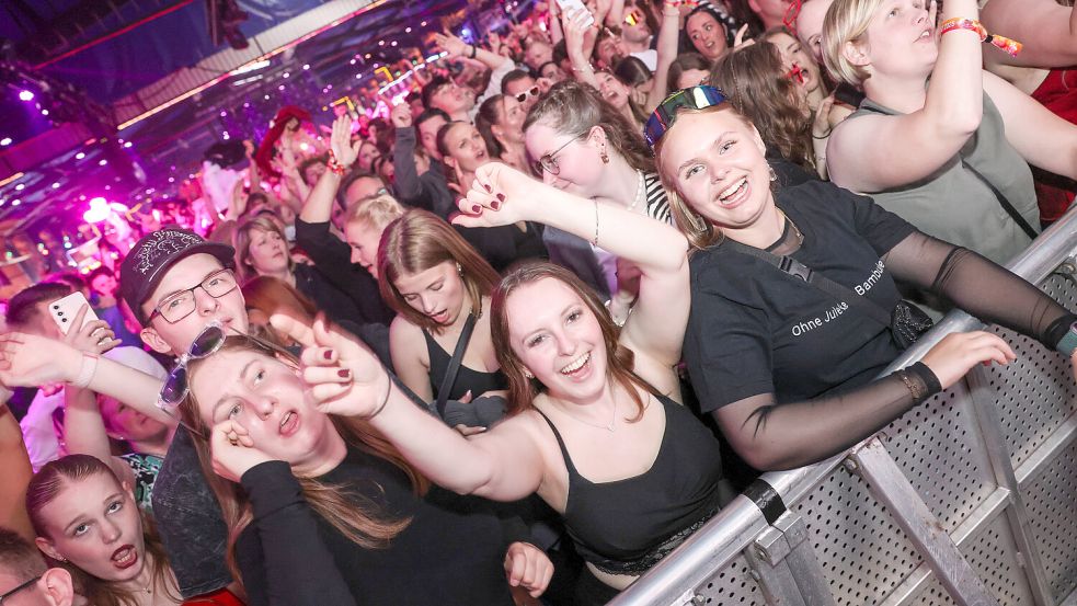 Ausgelassene Stimmung in der Disco Tange beim Frühtanz. Foto: Hock