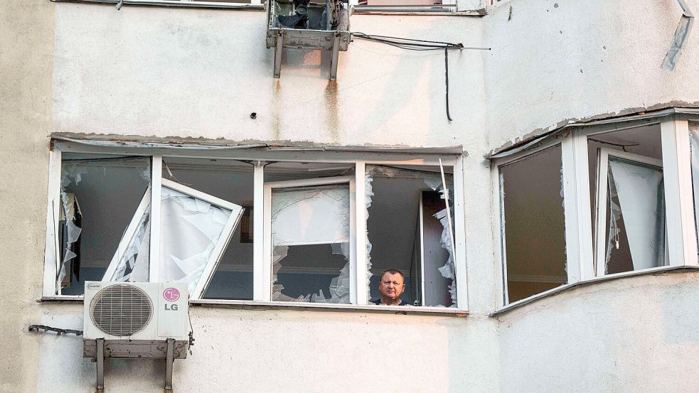 Auch Kiew wurde in der Nacht wieder angegriffen. (Archivbild) Foto: Evgeniy Maloletka/AP/dpa