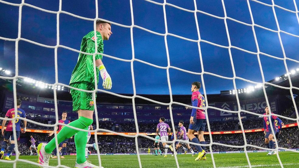 Ein Ex-Nationalspieler rät Torwart Marc-André ter Stegen zum Weggang aus Barcelona. Foto: Manu Fernandez/AP/dpa