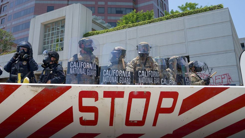 In Kalifornien wird seit Tagen gegen die scharfe Einwanderungspolitik von US-Präsident Donald Trump protestiert. Der hatte daraufhin in einem ungewöhnlichen und umstrittenen Schritt die Nationalgarde mobilisiert. Foto: Daniel Powell/ZUMA Press Wire/dpa