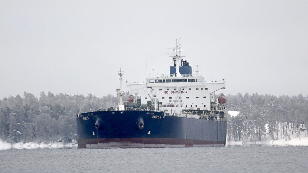 Mit einer Schattenflotte an Tankern versucht Russland die Beschränkungen für seinen Ölexport zu umgehen. (Archivbild) Foto: Vesa Moilanen/Lehtikuva/dpa