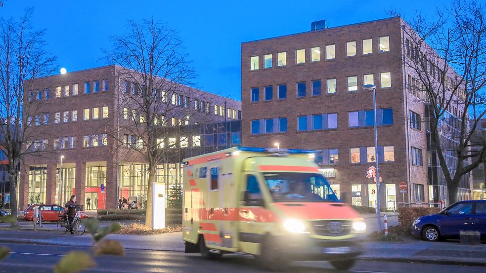 Das Auricher Krankenhaus und seine Notaufnahme sollen 2029 geschlossen werden. Foto: Romuald Banik