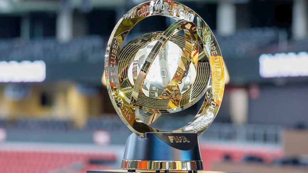 Die Trophäe für den Finalsieger am 13. Juli. Foto: Miguel Martinez/Atlanta Journal-Constitution/AP/dpa