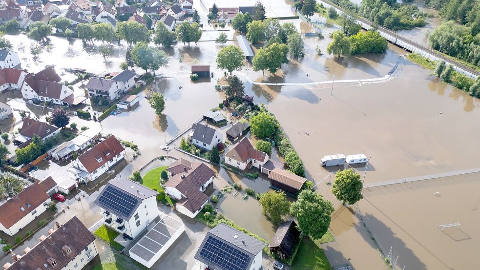 Teile von Reichertshofen in Bayern sind vom Wasser überflutet. Foto: Sven Hoppe/dpa
