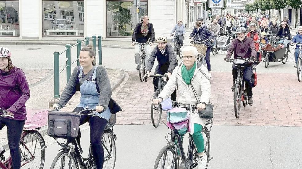 Rund 100 Teilnehmer waren im vergangenen Jahr beim Korso über den Auricher Innenstadtring dabei. Foto: Holger Janssen