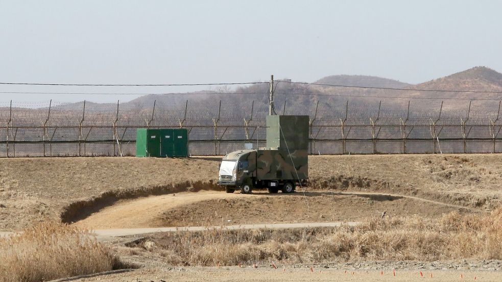 Nachdem Südkoreas Militär seine Propaganda-Lautsprecher entlang der Grenze abgebaut hat, reagiert Nordkorea nun. (Archivbild) Foto: Ahn Young-joon/AP/dpa