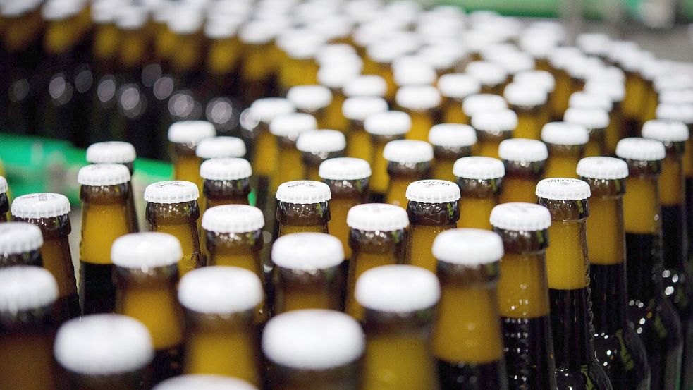 Veltins hat eine Bierpreiserhöhung für den Herbst angekündigt. (Archivbild) Foto: Rainer Jensen/dpa