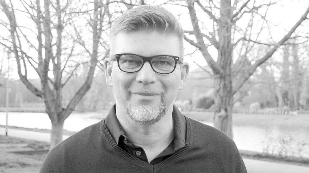 Geistreich und humorvoll: Den Finger zaghaft in öffentliche Wunden legen, ohne dabei verletzend zu sein – diesen Anspruch formulierte Achim Goldenstein an sich selbst. Foto: Gerd Schade
