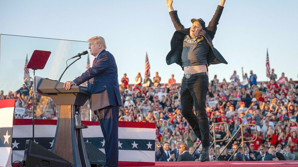 Im Wahlkampf schien noch die Sonne über der Männerfreundschaft zwischen Trump und Musk. Wenige Monate später ist das Verhältnis zerrüttet. Foto: AFP / JIM WATSON
