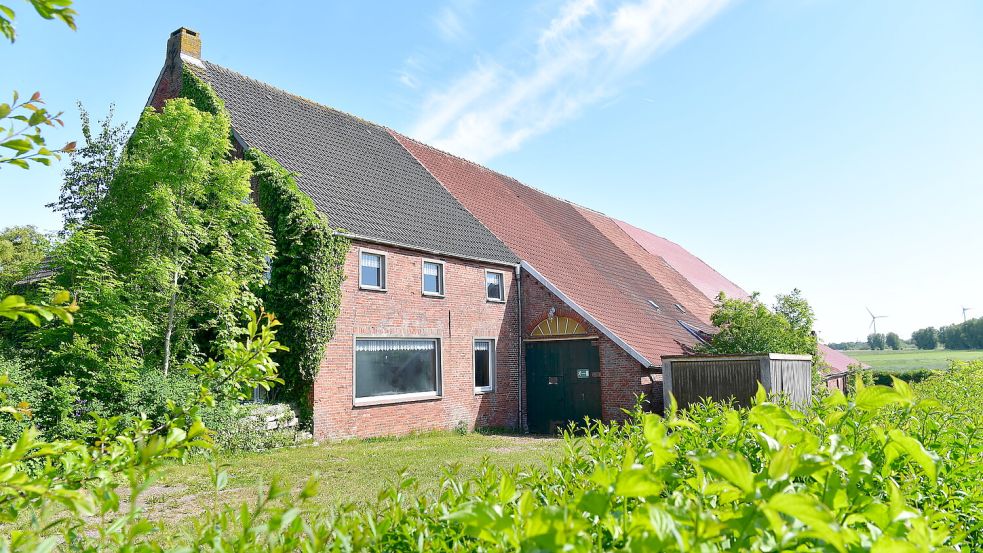 Der Gulfhof am Dorfring ist eines der ortsprägenden Gebäude in Rysum. Foto: Heinz Wagenaar