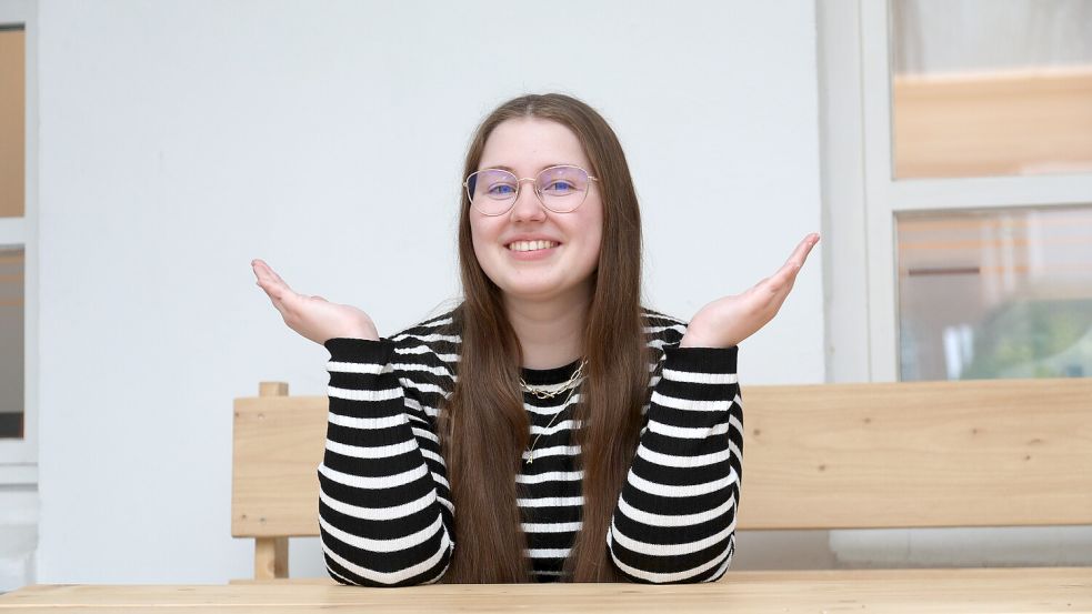 Ihre gute Laune ist ansteckend: Für den perfekten Start in den Tag ist Morningshow-Moderatorin Lisa Bensch die perfekte Begleiterin und Radio Nordseewelle sowieso. Fotos: Romuald Banik