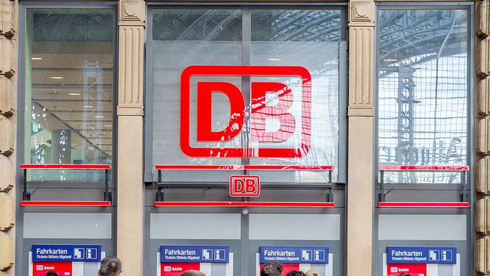 Die angeschlagene Bahn will mit der Abschaffung der Familienreservierung Geld sparen. (Archivbild) Foto: Andreas Arnold/dpa