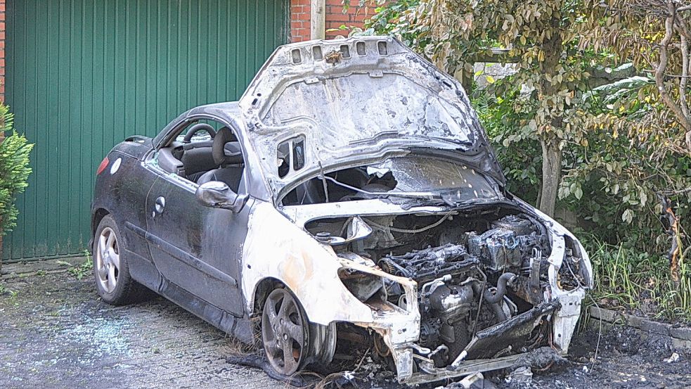Das Fahrzeug wurde schwer beschädigt. Foto: Bodo Wolters