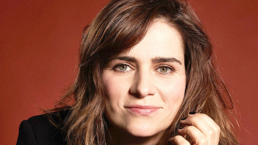 Die Schauspielerin Nora Tschirner kann nicht zum Filmfest nach Emden kommen. Dort sollte ihr am Sonntag, 15. Juni 2025, der Schauspielpreis überreicht werden. Foto: Marco Justus Schäler