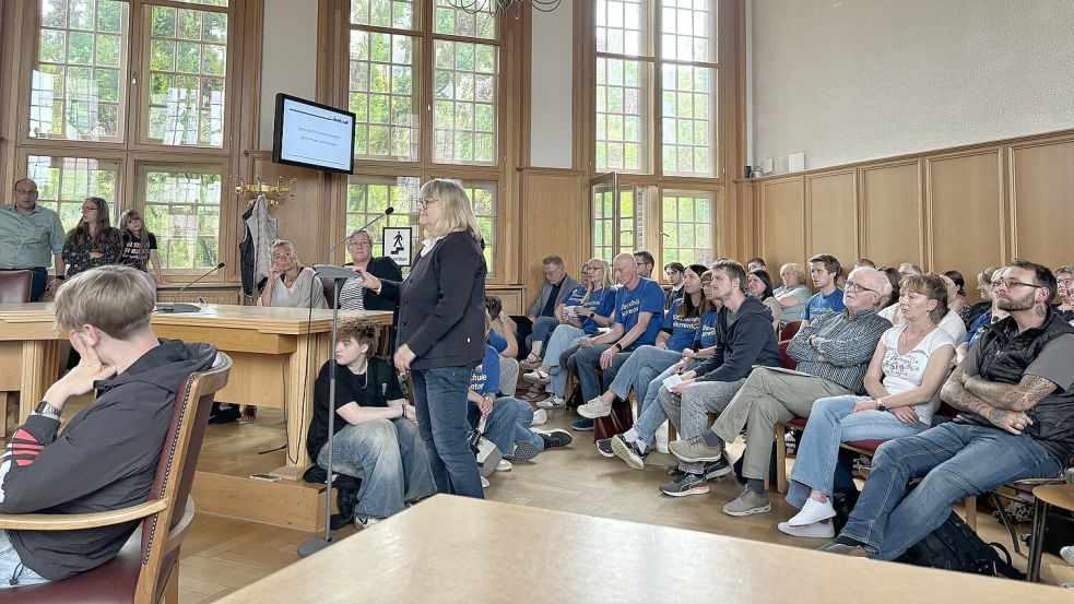 Im Schulausschuss ging es vergangene Woche hoch her. In der Einwohnerfragestunde trat Susanne Rautmann, Rektorin der Oberschule Herrentor, als Erste ans Mikro. Foto: Mona Hanssen