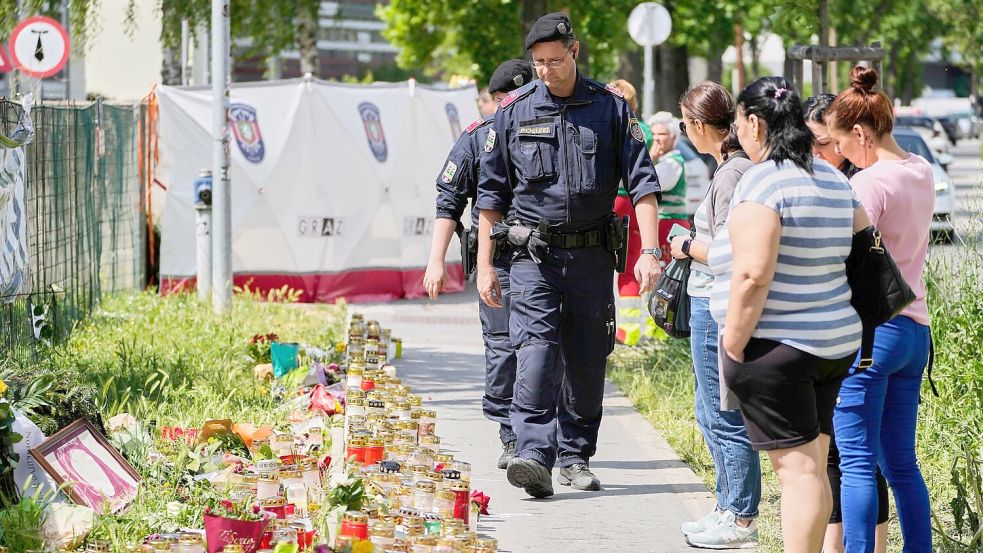 Die Behörden geben weitere Einzelheiten zum Amokläufer bekannt. Foto: Darko Bandic/AP/dpa