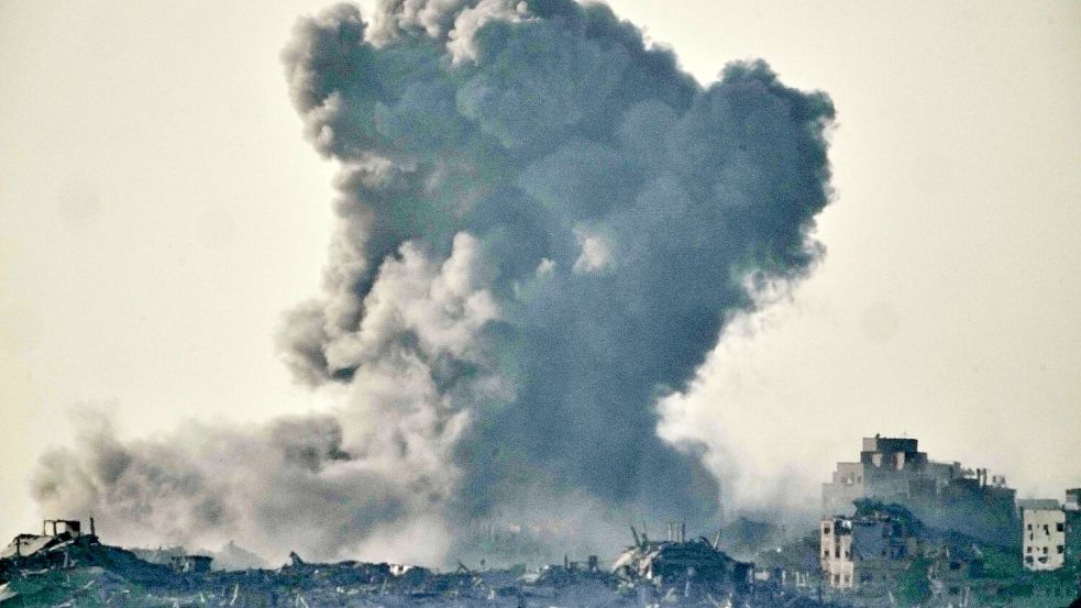 Im Gazastreifen ist das Internet komplett ausgefallen. Dadurch werden Hilfsmaßnahmen nahezu unmöglich. Foto: Ariel Schalit/AP/dpa
