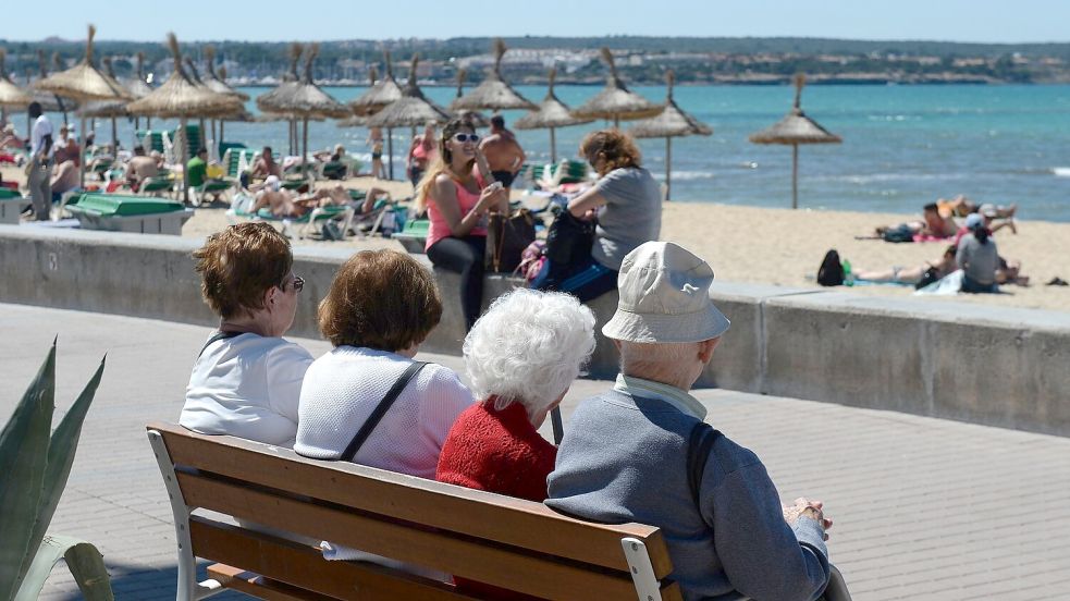 44 Prozent eines Babyboomer-Jahrgangs gehen vorzeitig in Rente und haben Zeit zum Beispiel fürs Reisen. (Archivbild) Foto: Jens Kalaene/dpa