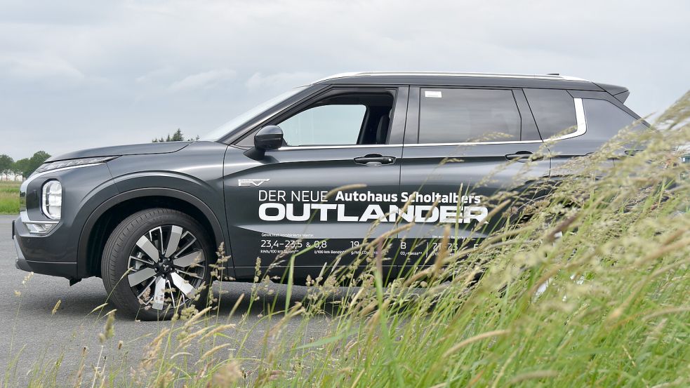 Mitsubishi war Vorreiter: Als erstes SUV kam der Outlander 2013 mit Plug-in-Hybridantrieb auf den europäischen Markt. Jetzt steht die vierte Generation in den Showrooms der Vertragshändler. Foto: Prins