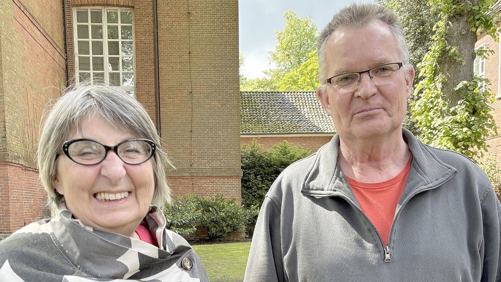 Christiane Esch gehört zum Vorstand der Emder Pflegegenossenschaft für Ostfriesland. Sie und Karsten Paulsen stellen das Konzept nun in Aurich vor. Foto: Karin Böhmer