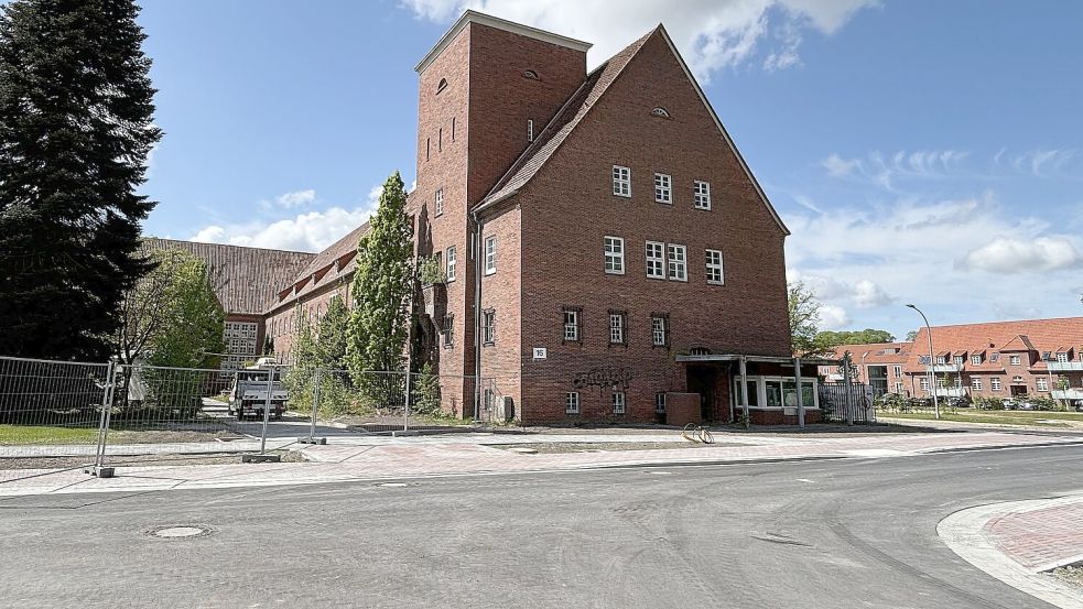Der Eingangsbereich des Kasernengelände bei der Skagerrakstraße hat sich deutlich verändert. Foto: Karin Böhmer