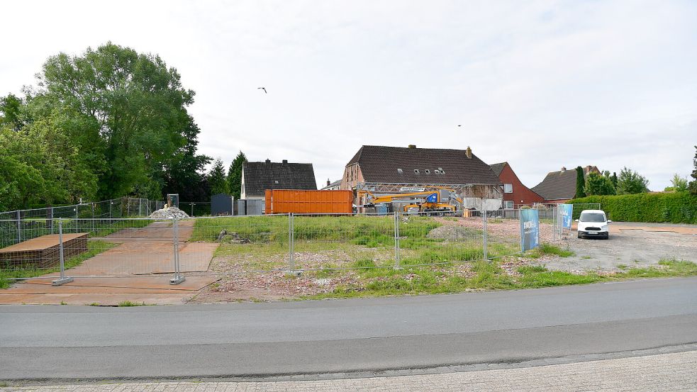 Am Hinter Kirchgang wurden Anfang 2024 sieben Häuser abgerissen. Seitdem liegt dort Schutt. Foto: Heinz Wagenaar