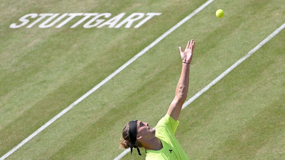 Alexander Zverev trennen bei seiner ersten Stuttgart-Teilnahme seit 2019 noch zwei Siege vom Titel. Foto: Marijan Murat/dpa