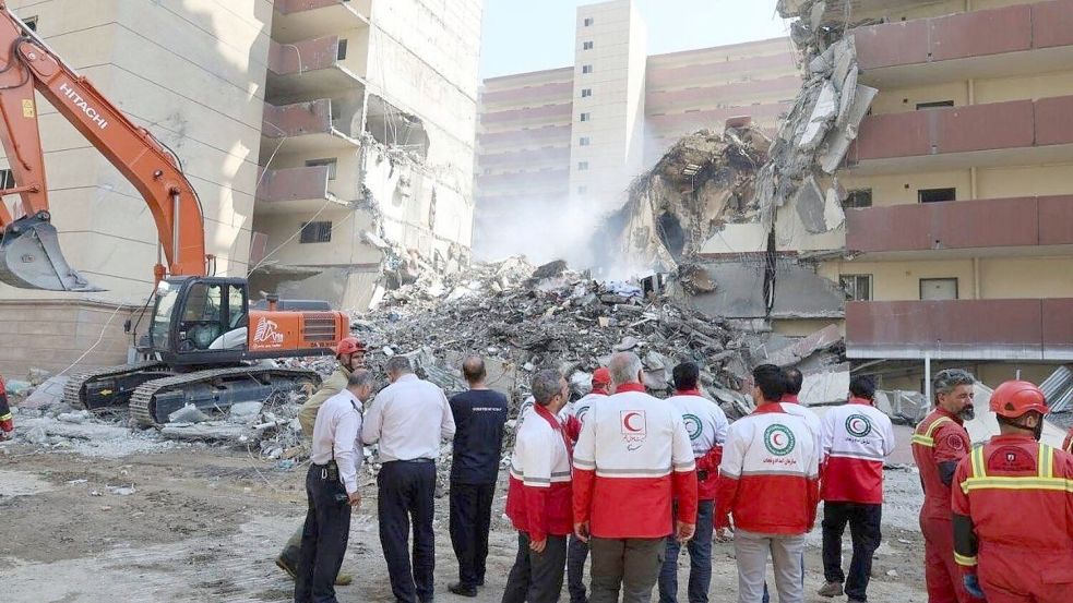 Zuvor hatte das israelische Militär mehr als 100 Ziele im Iran angegriffen. Foto: Uncredited/Iranian Red Crescent Society/AP/dpa