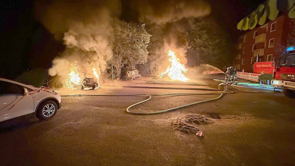 In der Nacht zu Donnerstag musste die Feuerwehr brennende Autos löschen. Foto: Feuerwehr/Archiv