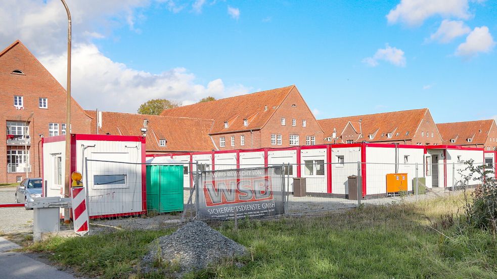 Derzeit stehen Containeranlagen für Flüchtlinge auf dem Auricher Kasernengelände. Foto: Romuald Banik