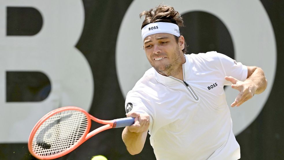 Taylor Fritz überzeugt im Halbfinale von Stuttgart. Foto: Marijan Murat/dpa