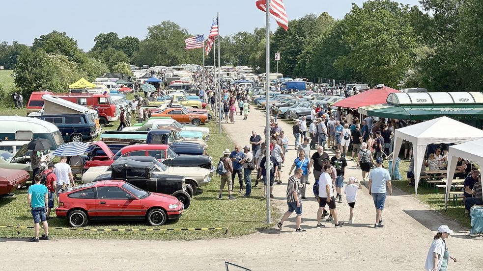 Sommer, Sonne und heißes Blech: In Bockhorn treffen sich tausende Oldtimerfreunde. Foto: Klaus Ortgies