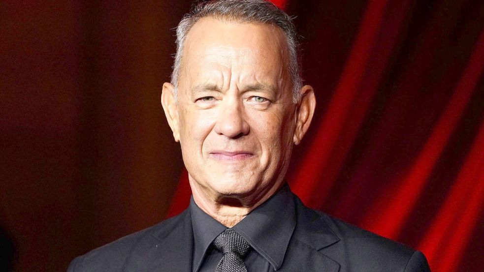Tom Hanks war zusammen mit Meg Ryan das Traumpaar im Liebesfilmklassiker „Schlaflos in Seattle“, der teils auch in New York spielt. (Archivbild) Foto: Jordan Strauss/Invision/AP/dpa