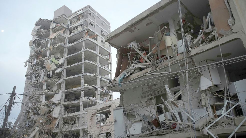 Mehrerer Gebäude in Israel wurden durch Irans Angriffe getroffen. Foto: Ohad Zwigenberg/AP/dpa