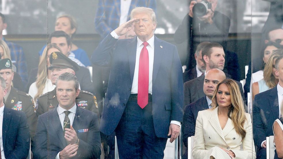 Trump forderte den Iran erneut zu einem Abkommen auf. Foto: Julia Demaree Nikhinson/AP/dpa