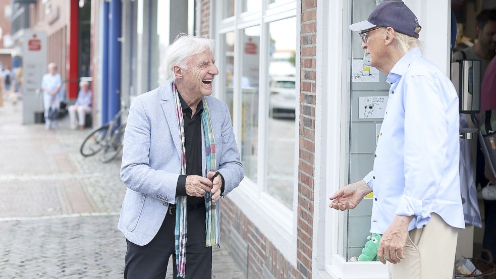 Zwei Kult-Ikonen unter sich: Otto Waalkes empfing am Samstag, 14. Juni, den Schweizer Kabarettist Emil Steinberger in seinem Otto Huus. Fotos: Jens Doden
