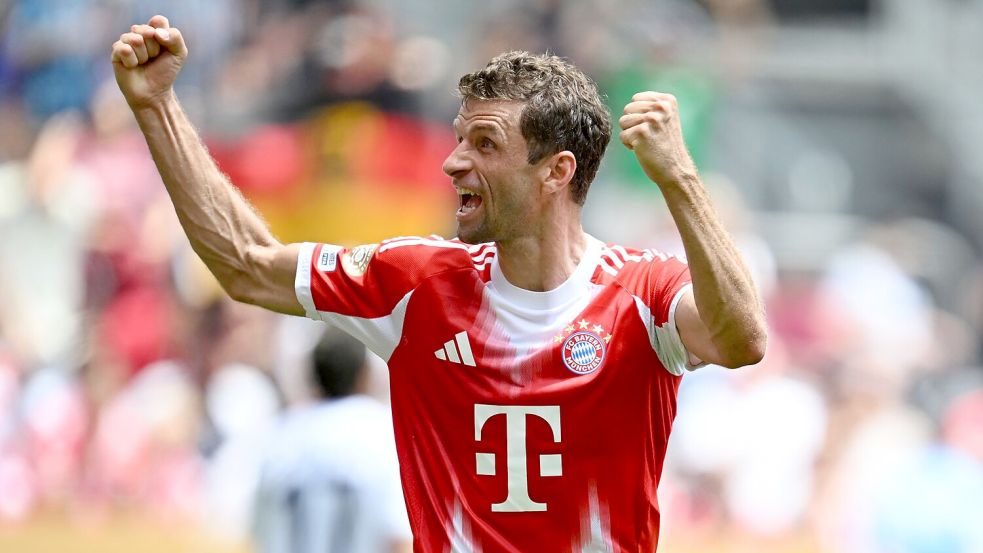 Thomas Müller beginnt seine Abschiedstour als Bayern-Spieler mit den Pflichtspieltoren 249 und 250. Foto: Sven Hoppe/dpa