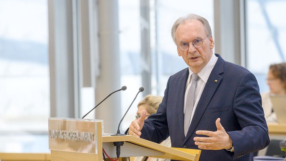 Sachsen-Anhalts Ministerpräsident Reiner Haseloff (CDU) würde nach eigenen Worten im Falle einer AfD-Regierung über einen Wegzug nachdenken Foto: Klaus-Dietmar Gabbert/dpa