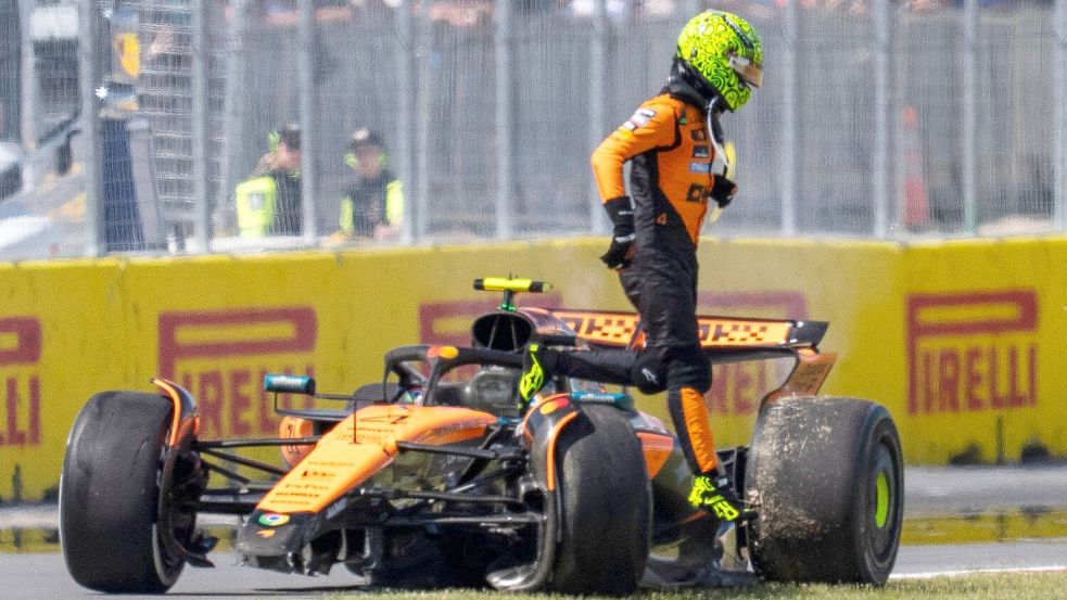 Nach dem Unfall war der McLaren von Lando Norris nur noch Schrott. Foto: Christopher Katsarov/The Canadian Press via AP/dpa