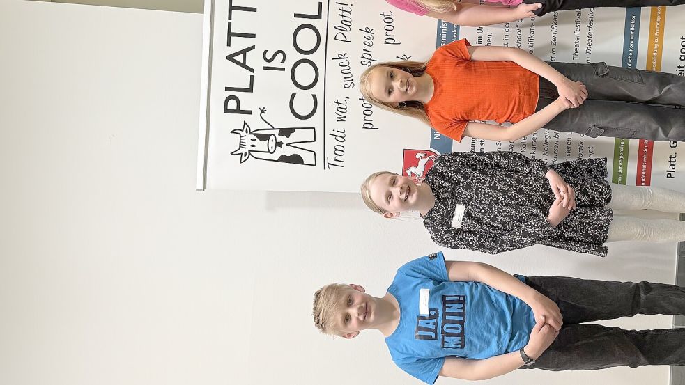 Aus Ostfriesland hatten sich fünf Kinder und Jugendliche für den Landeswettbewerb im Plattdeutschlesen in Hannover qualifiziert (von links): Idäus Rewerts, Janne Meyer, Femke Siepker, Johanna Rewerts, Martje Drewenz. Foto: privat