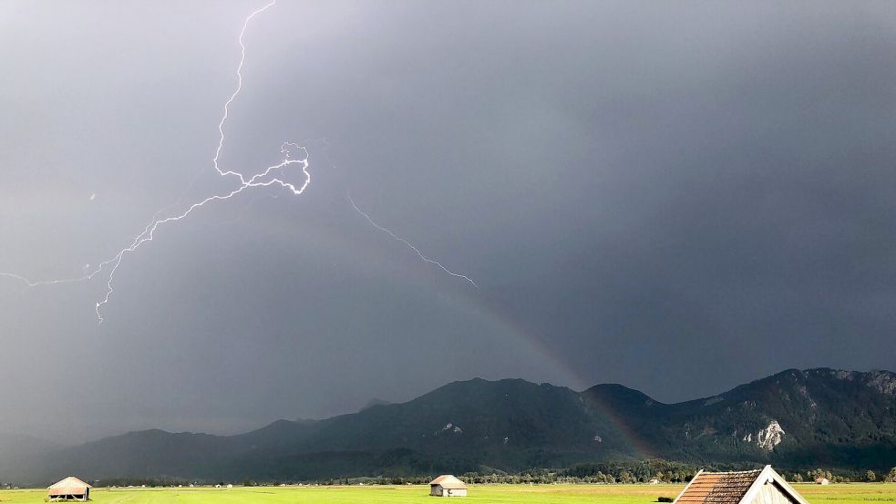 Bei Bergwanderungen sind Gewitter eine besonders große Gefahr. (Symbolbild) Foto: picture alliance/dpa