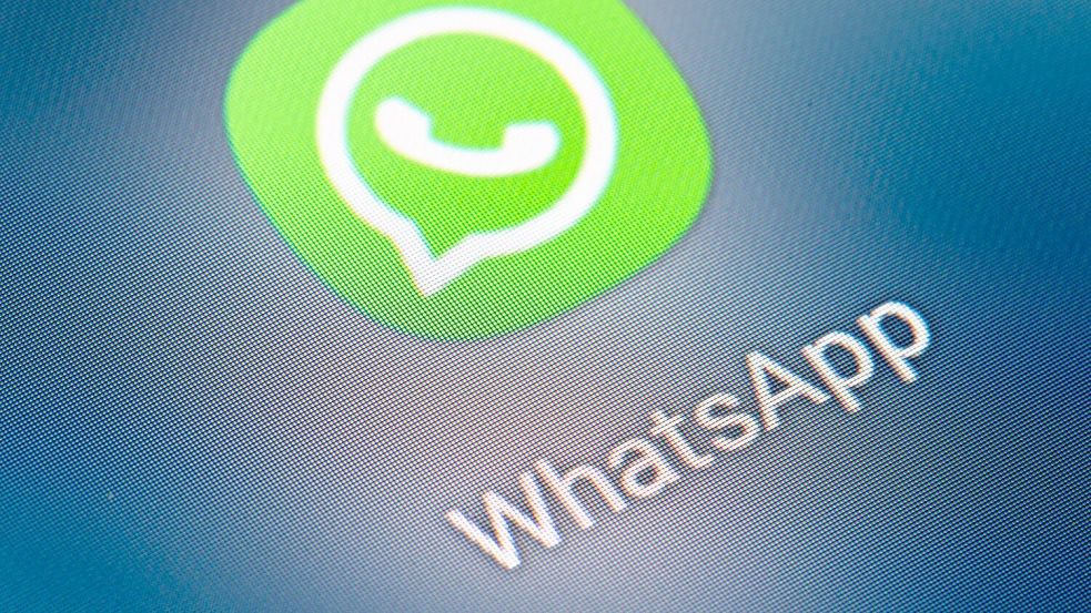 WhatsApp gehört seit 2014 zum Facebook-Konzern. (Archivbild) Foto: Fabian Sommer/dpa