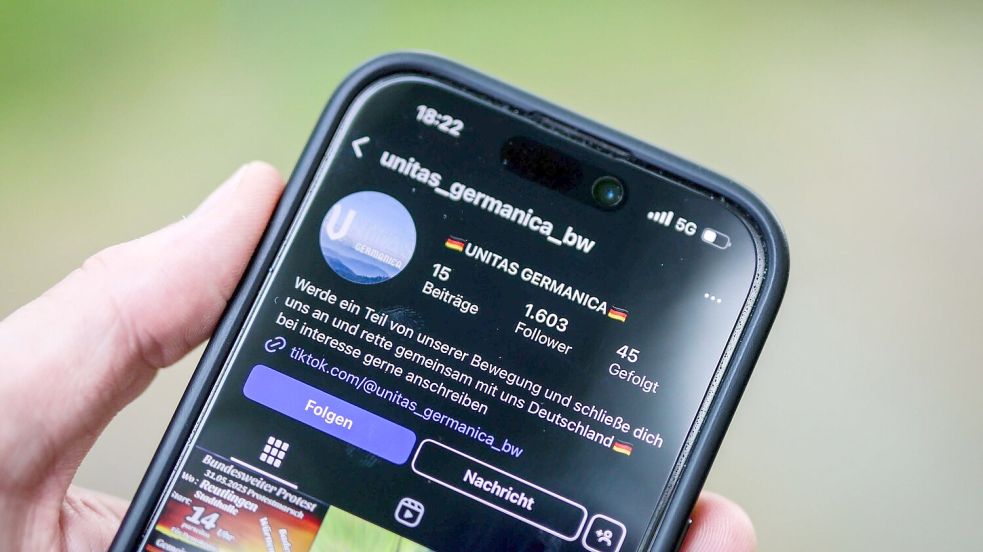 Die Aktivisten geben sich im Netz kampfbereit und teils aggressiv. Foto: Christoph Schmidt/dpa