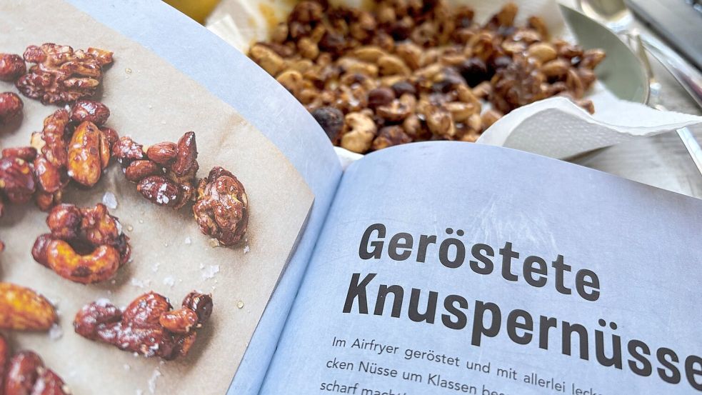 Kein Knabberkram im Haus? Mit diesem Rezept kann man eine Nussmischung pimpen. Ein Hoch auf Jamie Oliver! Foto: Carmen Leonhard