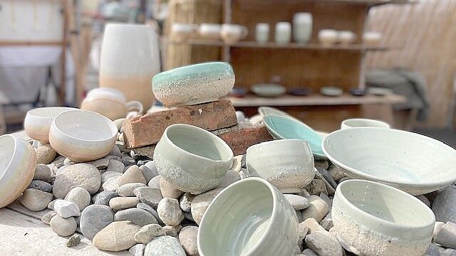 Wer Lust auf Unikate hat, ist auf dem Töpfermarkt genau richtig. Foto: Sparringa