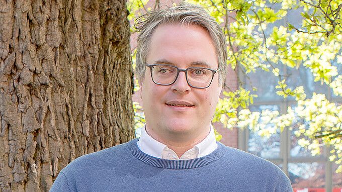 Der Leiter der Auricher Landschaftsbibliothek, Dr. Heiko Suhr. Foto: Landschaft