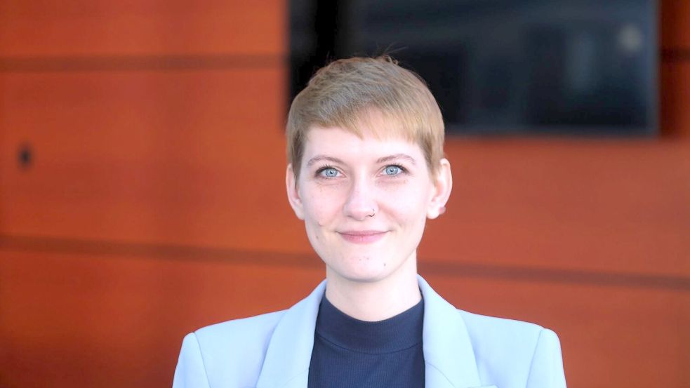 Die Queerbeauftragte Sophie Koch sieht den Ausschluss von Gruppen vom CSD kritisch. (Archivfoto) Foto: Sebastian Willnow/dpa